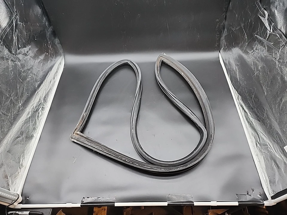 1982-1994 BMW E30 318i 325i Rear Window Gasket Seal Weatherstripping L8 - Image 1 of 4