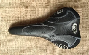 Sillín de gel genuino usado vintage Selle Italia asiento de bicicleta cuero negro y carbono - Imagen 1 de 5