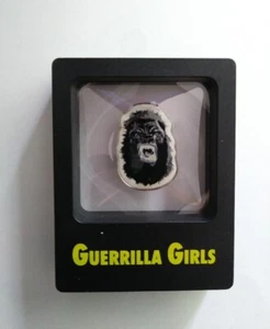 Nuevo pasador de esmalte para niñas guerrilla - Imagen 1 de 4
