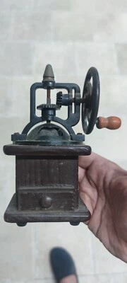 Vecchio antico macinino da caffè vintage In Legno e Ferro coffèè antiquariato - Immagine 1 di 4