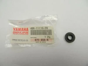 4BR-1111G-09 NOS Yamaha Cylinder Head Rubber Mount 1992-1996 XJ600S W14600 - Picture 1 of 4