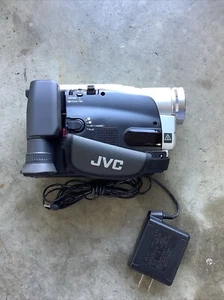 JVC GR-SXM750U Super VHS-C COMPACT VHS Camcorder 600X DIGITAL ZOOM, NO BATTERY - Picture 1 of 6
