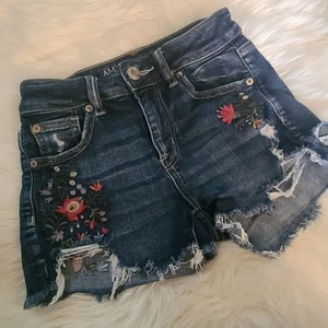 Pantaloncini corti donna American Eagle vita alta ricamati taglia 0 denim livello successivo - Foto 1 di 7