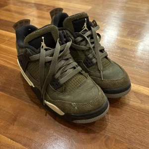Nike Boys Air Jordan 4 FB9928-200 Green Basketball Shoes Sneakers Size 6.5Y - Picture 1 of 5