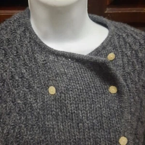 Wollpullover y2k grau zweireihig Zopfmuster Vintage Blumen Knopf 100% Wolle - Bild 1 von 8