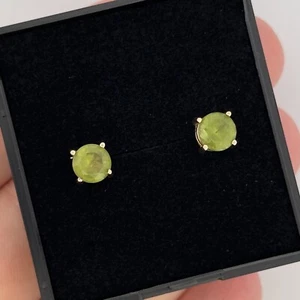 9ct Yellow Gold Peridot Studs Earrings Hallmarked - Picture 1 of 7