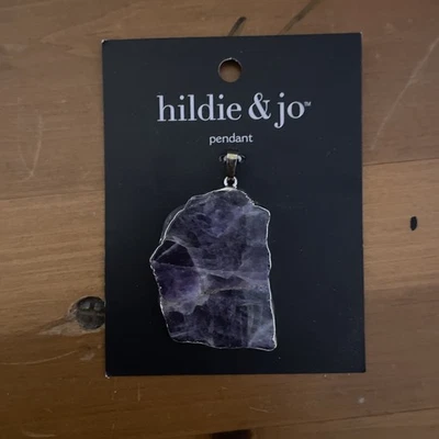 Dije colgante Hildie & Jo ágata azul con diamantes de imitación incrustados bisel plateado Foto 1 de 2