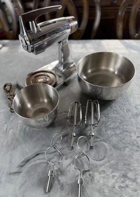 Vintage Sunbeam Mixmaster 12-Speed Stand Mixer Stainless Bowls Beaters Hooks - Image 1 of 4