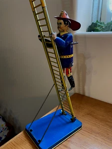 Marx Climbing Fireman Vintage Wind-up Tin Toy JA-08 - Picture 1 of 7