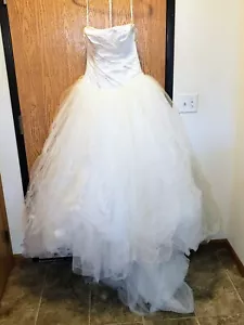 Vera Wang White Collection Bridal Gown - Picture 1 of 9