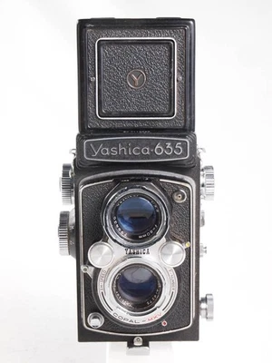 YASHICA 635 TLR CAMERA - Image 1 of 4