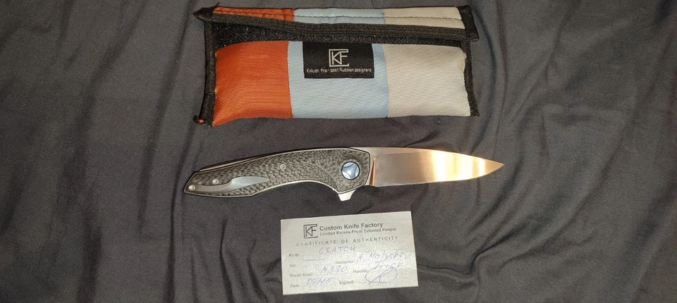 Navaja de bolsillo plegable de titanio con antorcha de fibra de carbono CKF M390 Foto 1 de 4