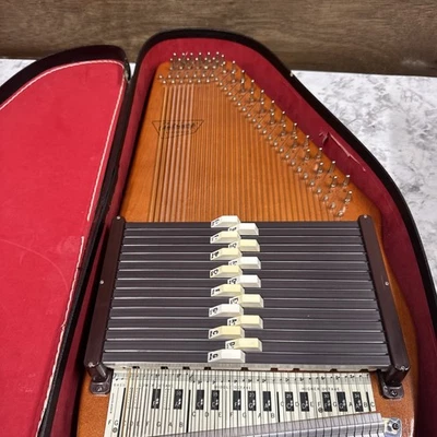 Vintage 15 Bar Oscar Schmidt Autoharp Need Some Tuning But Eorks - Image 1 of 4