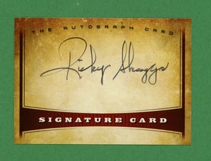 Ricky Skaggs Sänger/Gitarrist signierte Sammelkarte E28146 - Bild 1 von 2