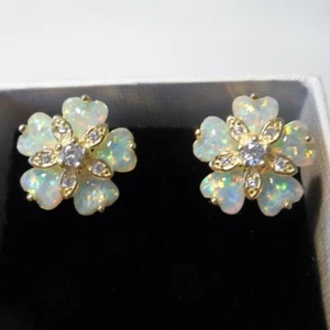 (YGE 11) GORGEOUS WHITE FIRE OPAL WHITE TOPAZ/ YELLOW GOLD STUD EARRINGS - Picture 1 of 8