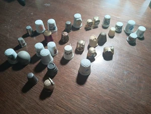 Nähen Fingerhüte groß Konvolut 30 Souvenir handbemalt Zinn Bronze Fell - Bild 1 von 13