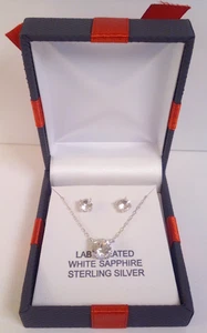 Redondo de plata de ley con zafiro blanco creado en laboratorio para mujer 2 piezas. Juego de joyas - Imagen 1 de 6