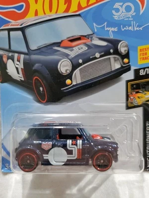 Hot Wheels Nightburnerz Morris Mini #65/365 Blue Magnus Walker 2017 Foto 1 de 4