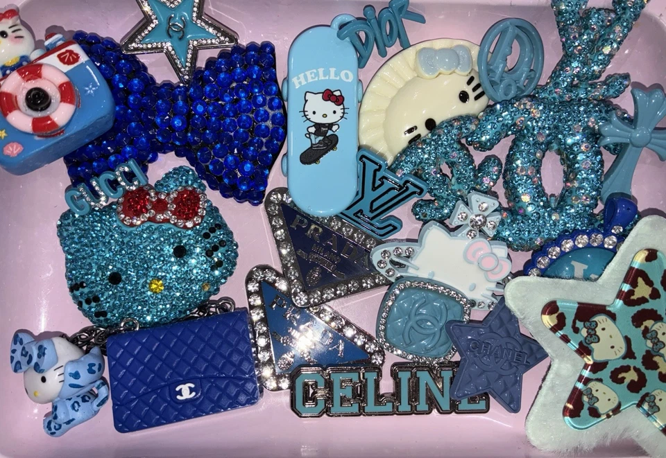 Dijes chatarra mezcla azul 24 piezas hágalo usted mismo estuche basura. Foto 1 de 1