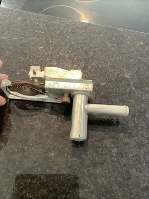 Válvula de agua caliente Ford Thunderbird 1961-1963 C2SZ-18502-A Fomoco Foto 1 de 4