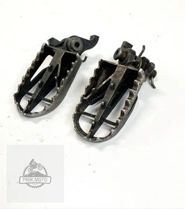 2007 KAWASAKI KX250F KX 250F OEM FOOT PEGS FOOTPEGS 05-08 + - Bild 1 von 8