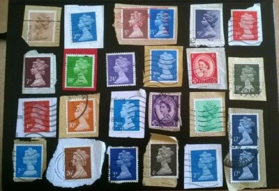 24 USED GB ERROR/VARIETY PERFORATION SHIFTS MACHIN DECIMAL & PRE-DECIMAL STAMPS  - Image 1 of 4