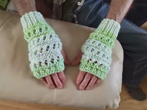 New ladies handmade wristwarmers/fingerless gloves - Picture 1 of 2