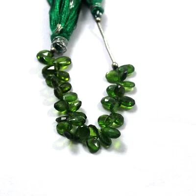 Collar de 3 pulgadas con corte de diopsido verde facetado natural de 18 quilates en forma de pera Foto 1 de 4