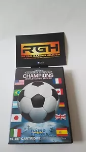 JUEGO DE FÚTBOL DE CLASE MUNDIAL SEGA MEGA DRIVE NUEVO PEGATINA ORIGINAL SELLADA - Imagen 1 de 5