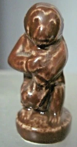 WADE CIRCUS SERIE FIGUR MÄNNLICH GEKLEIDETER AFFE MIT TEEKANNE - Bild 1 von 4