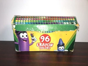 Crayola Crayons Art 96 ct affilatrice da incasso colori di lunga durata USATA - Foto 1 di 12