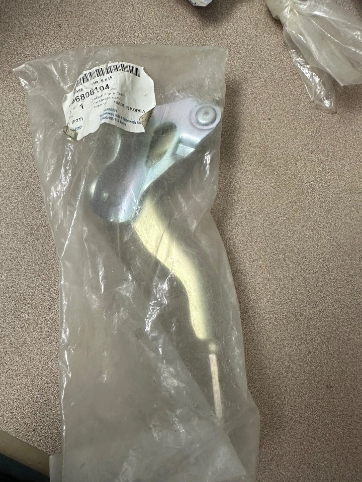 GM 07 08 09 10 11 Chevrolet Aveo Pontiac G3 capó bisagra mitad 96808104 Foto 1 de 2