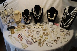 COSTUME JEWELRY SPRING WHITE LOT - Picture 1 of 17
