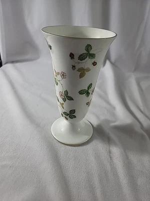MADERA DE CUÑA - FRESA SILVESTRE - JARRÓN DE PORCELANA DE HUESO CON PATAS - 7" - USADO EN EXCELENTE ESTADO - ENVÍO GRATUITO  Foto 1 de 4