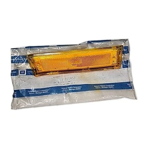 New Genuine GM 915450 Lamp Light Assembly, Front RH Passenger Side Marker NOS - Foto 1 di 2