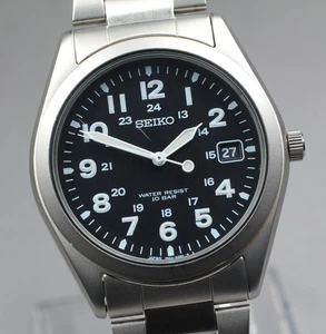 [Exc+5] Seiko Military 7N42-8260 SBCA005 schwarzes Zifferblatt leuchtende Quarz Herrenuhr - Bild 1 von 10