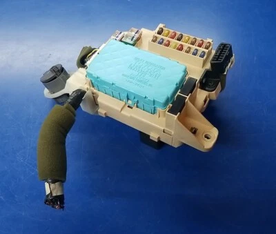 1997-1999 Toyota Avalon Relay Integration Module Fuse Box OEM. 82641-AC030 - Image 1 of 4