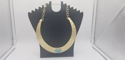 Babero ancho tono dorado Chico's con piedra de vena turquesa en broche medio y langosta  Foto 1 de 4