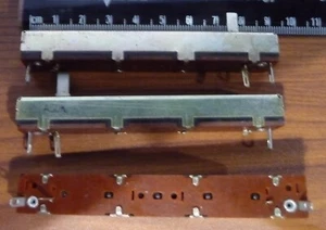 Cursore fader 3 pezzi A50K lunghezza totale 87 mm - Foto 1 di 1