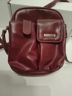 Bandolera de cuero Rosetti imitación cuero rojo con bolsillos cremalleras Foto 1 de 4