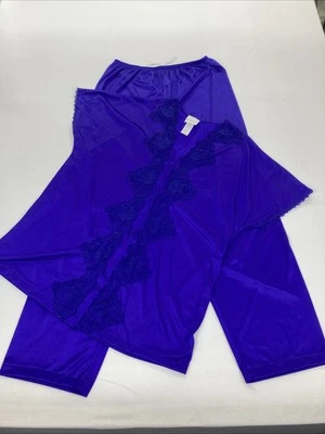 Conjunto de pijama de salón Adonna de 2 piezas (satinado) púrpura ropa de dormir talla mediana EE. UU. USADO EN EXCELENTE ESTADO Foto 1 de 4