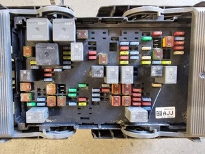USED 2010 SILVERADO 3500 GAS 4x4 FUSE BOX 20904414 01 AJJ Ship Outrite - Picture 1 of 10