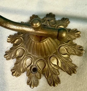 Vintage Brass-tone VICTORIAN- Style TOWEL BAR 24" Rosettes VGUC - Picture 1 of 14