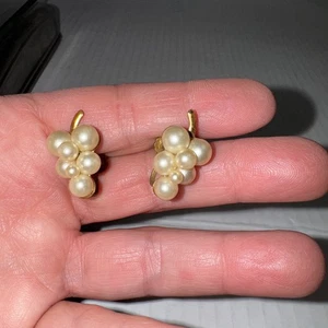 Lovely Faux Pearl n Grape Cluster Shape - Screw Back Earrings (238) - Picture 1 of 3