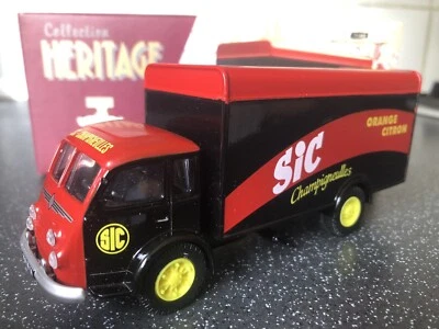 Corgi Collection Heritage 1:50 71405 Renault Faineant Fourgon - SIC - MIB - Image 1 of 4