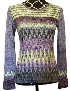 prAna lila grün mehrfarbig Chevron LS Rundhalsausschnitt Top Gr. XXS neu mit Etikett - Bild 1 von 6