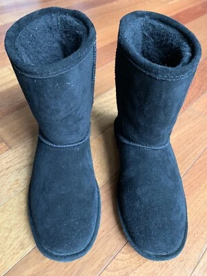 Bearpaw Emma Bota Corta Piel de Oveja 5 Juveniles Negra Gamuza Lana Boho Cómoda Cálida Foto 1 de 4