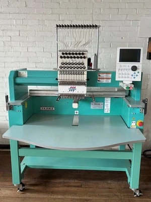 MÁQUINA DE BORDAR TAJIMA 1 CABEZA / 15 AGUJAS / 15 COLORES / USADA Foto 1 de 4