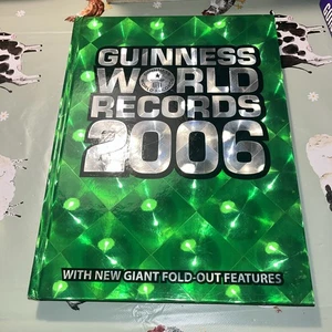 Guinness World Records 2006 Hardback with Giant Fold-out Featuree - Picture 1 of 3