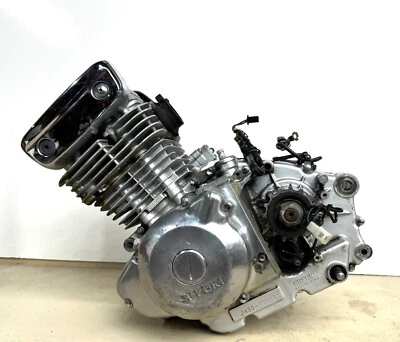 ДВИГАТЕЛЬ 99-10 2004 04 SUZUKI GZ250 GZ-250 MARAUDER - Изображение 1 из 4